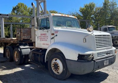 1996 INT. 8200 ROAD TRACTOR (1)