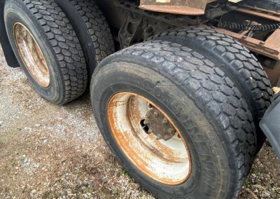 1996 INT. 8200 ROAD TRACTOR (15)
