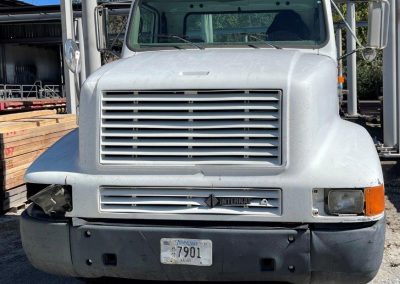 1996 INT. 8200 ROAD TRACTOR (2)