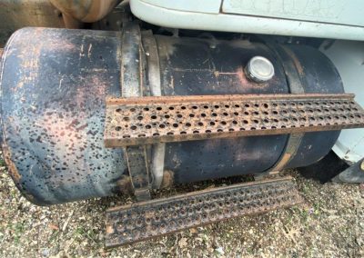 1996 INT. 8200 ROAD TRACTOR (28)