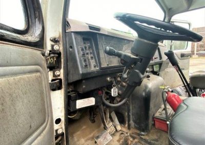 1996 INT. 8200 ROAD TRACTOR (29)