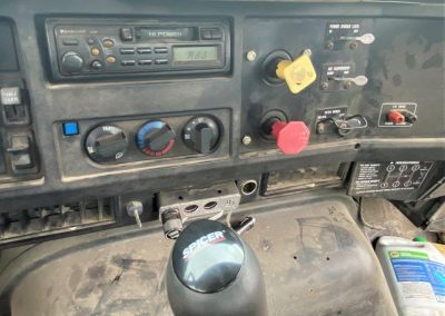 1996 INT. 8200 ROAD TRACTOR (33)