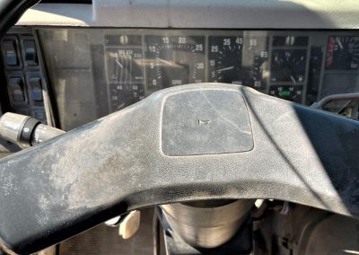 1996 INT. 8200 ROAD TRACTOR (34)