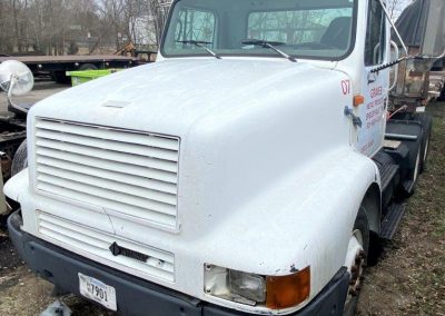 1996 INT. 8200 ROAD TRACTOR (4)